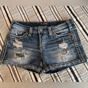 Silver brand, Aiko shorts, size 30 women’s. Great condition!!